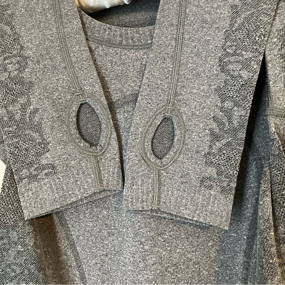 Lululemon Swiftly Tech Long Sleeved Crew in Heathered Black Lace - size 6 - Gray - Picture 8 of 11